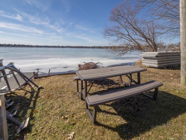 20070 Parkway Avenue, Three Rivers, MI 49093