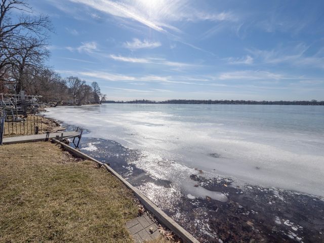 20070 Parkway Avenue, Three Rivers, MI 49093