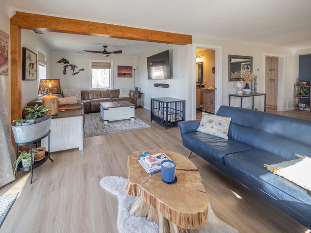 20070 Parkway Avenue, Three Rivers, MI 49093