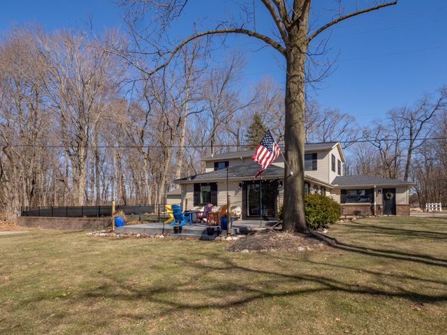 20070 Parkway Avenue, Three Rivers, MI 49093