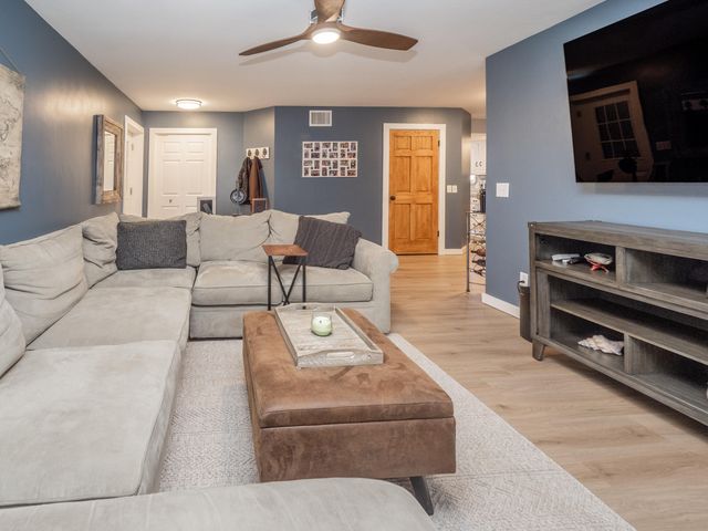 20070 Parkway Avenue, Three Rivers, MI 49093