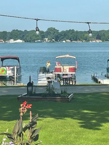 20070 Parkway Avenue, Three Rivers, MI 49093