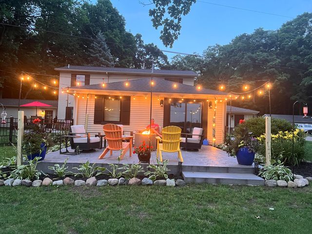 20070 Parkway Avenue, Three Rivers, MI 49093