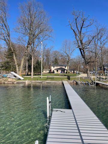 20070 Parkway Avenue, Three Rivers, MI 49093