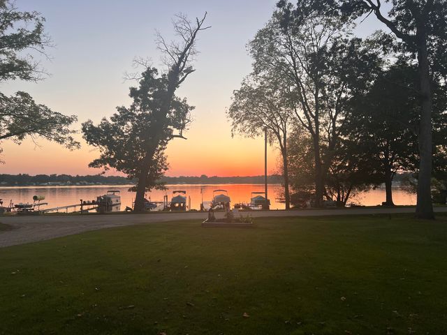 20070 Parkway Avenue, Three Rivers, MI 49093