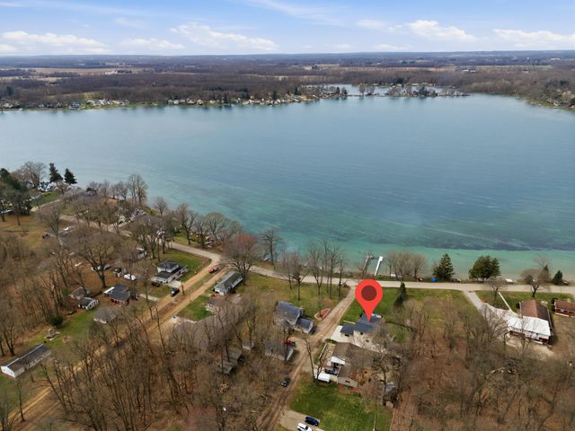 20070 Parkway Avenue, Three Rivers, MI 49093