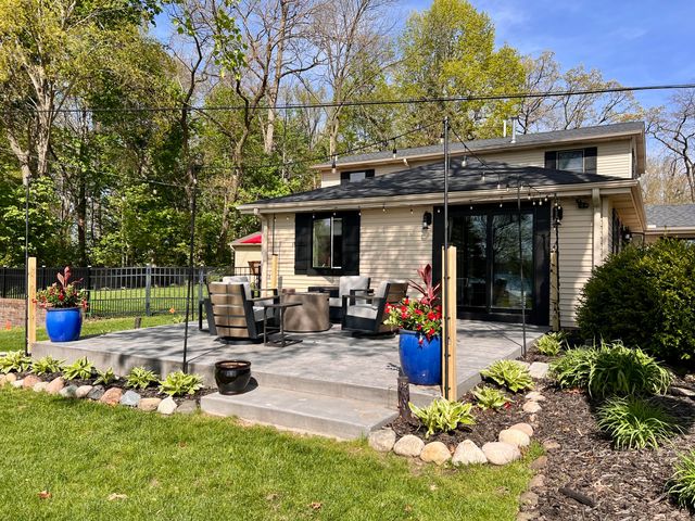 20070 Parkway Avenue, Three Rivers, MI 49093