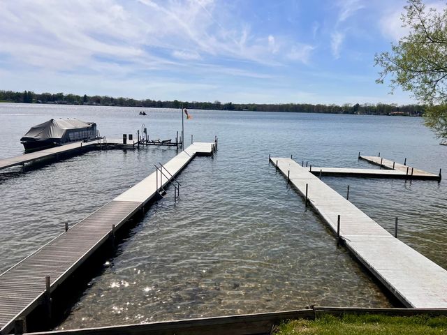 20070 Parkway Avenue, Three Rivers, MI 49093
