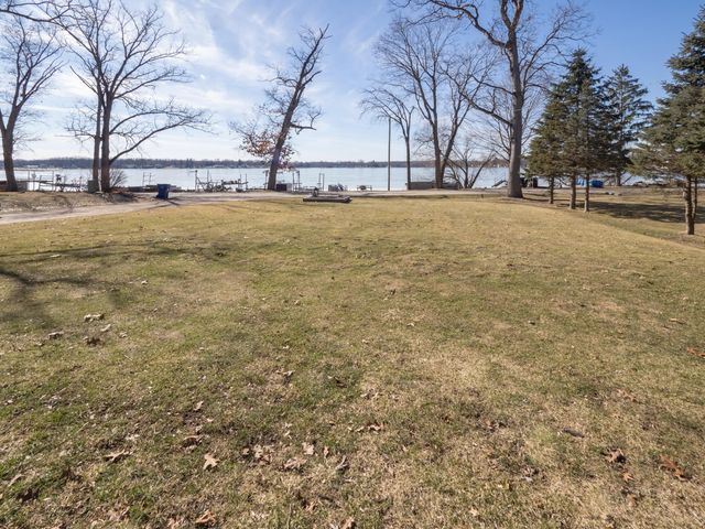 20070 Parkway Avenue, Three Rivers, MI 49093