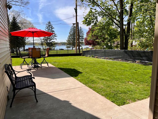 20070 Parkway Avenue, Three Rivers, MI 49093