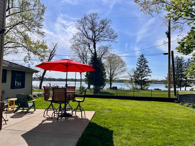 20070 Parkway Avenue, Three Rivers, MI 49093
