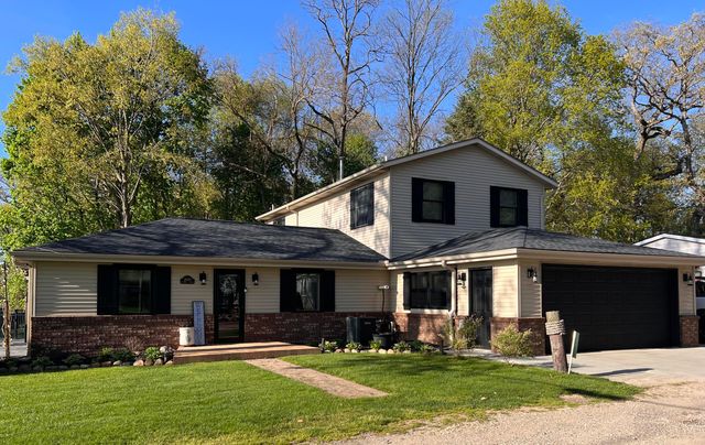 20070 Parkway Avenue, Three Rivers, MI 49093