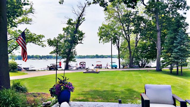 20070 Parkway Avenue, Three Rivers, MI 49093