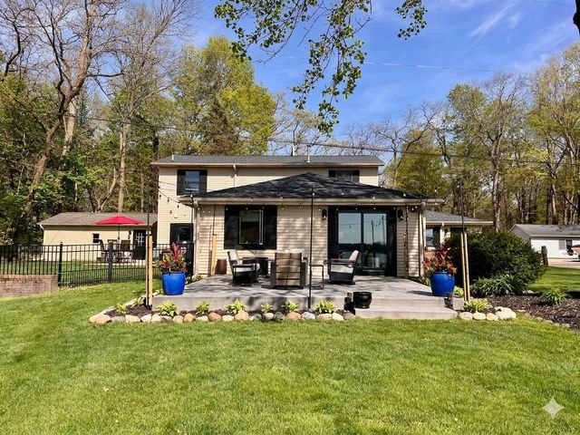 20070 Parkway Avenue, Three Rivers, MI 49093