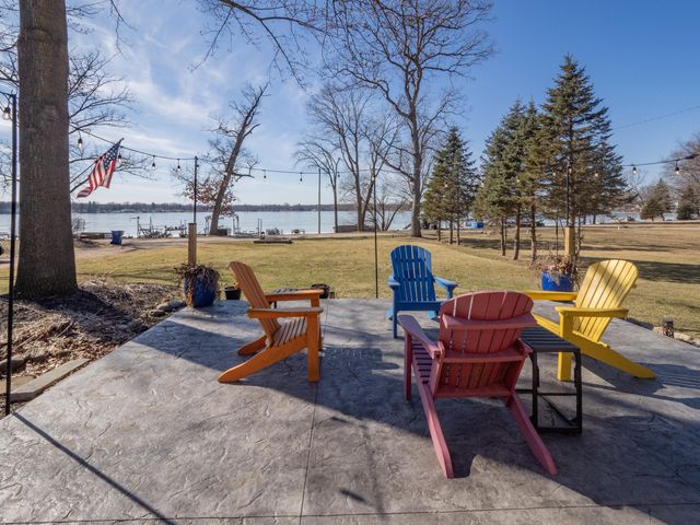 20070 Parkway Avenue, Three Rivers, MI 49093