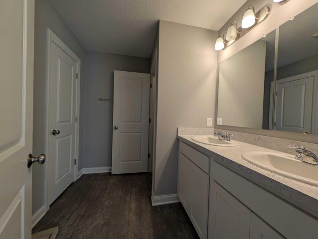 800 Avebury Drive, Pickerington, OH 43147