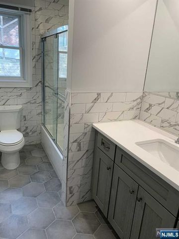 526 Glen Avenue A, Palisades Park, NJ 07650