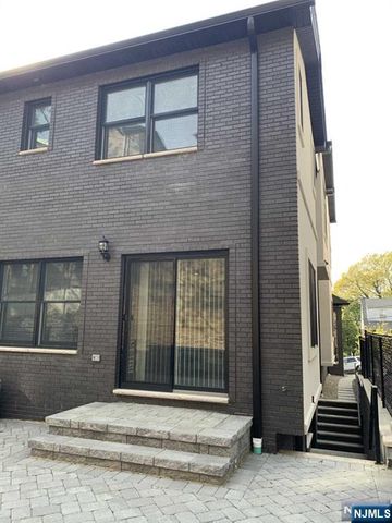 526 Glen Avenue A, Palisades Park, NJ 07650