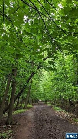 526 Glen Avenue A, Palisades Park, NJ 07650