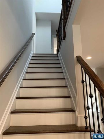 526 Glen Avenue A, Palisades Park, NJ 07650