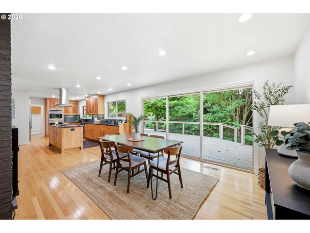 3332 Se COLT Dr, Portland, OR 97202