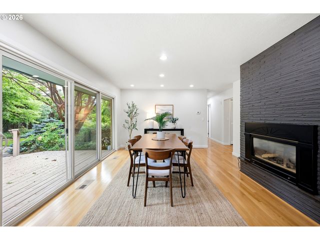 3332 Se COLT Dr, Portland, OR 97202