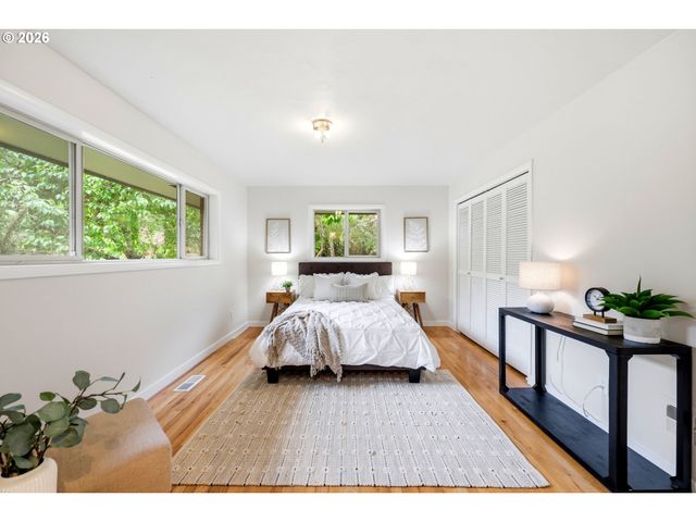 3332 Se COLT Dr, Portland, OR 97202