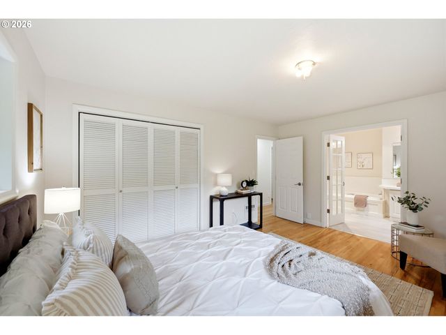 3332 Se COLT Dr, Portland, OR 97202
