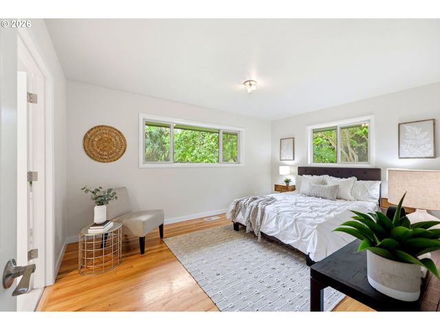 3332 Se COLT Dr, Portland, OR 97202