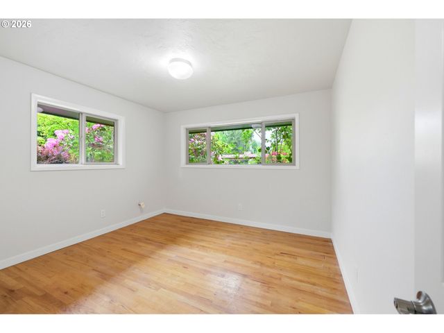 3332 Se COLT Dr, Portland, OR 97202