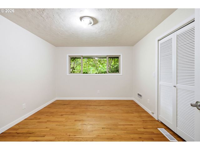 3332 Se COLT Dr, Portland, OR 97202