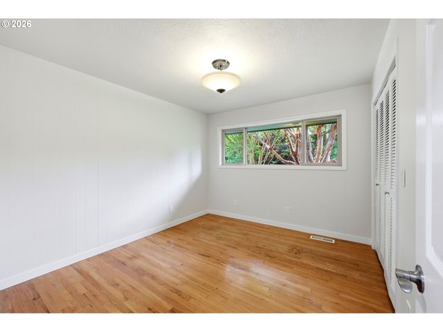 3332 Se COLT Dr, Portland, OR 97202
