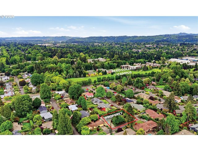 3332 Se COLT Dr, Portland, OR 97202