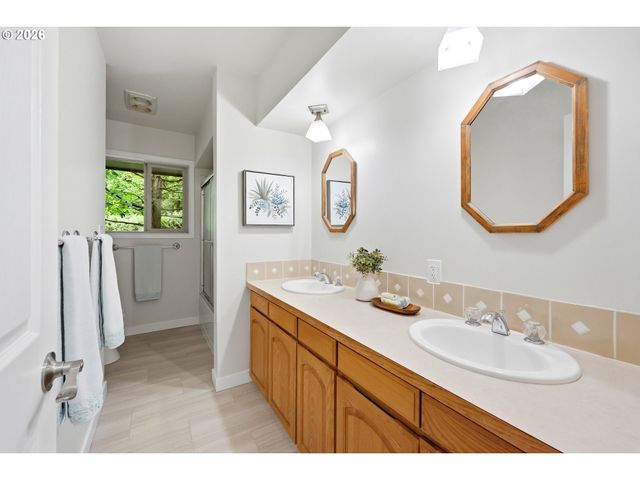 3332 Se COLT Dr, Portland, OR 97202