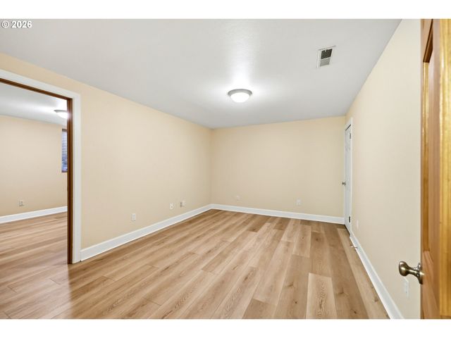 3332 Se COLT Dr, Portland, OR 97202