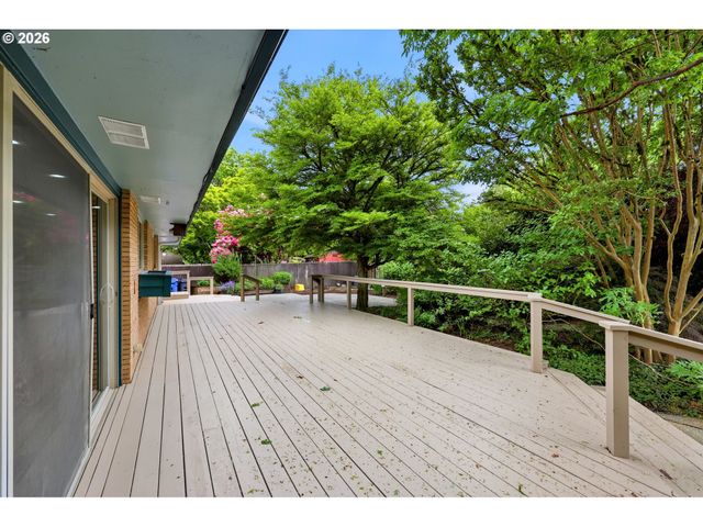 3332 Se COLT Dr, Portland, OR 97202