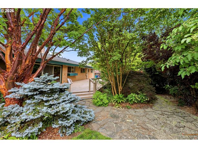 3332 Se COLT Dr, Portland, OR 97202
