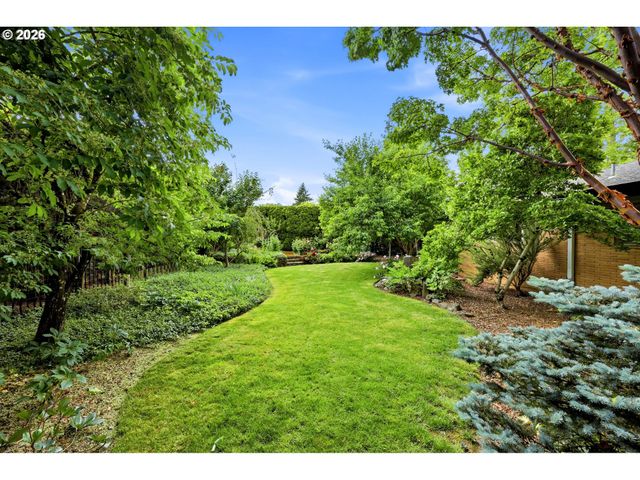 3332 Se COLT Dr, Portland, OR 97202