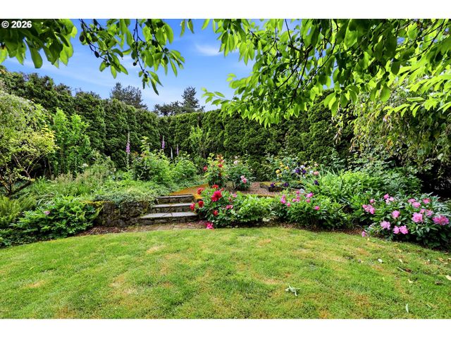 3332 Se COLT Dr, Portland, OR 97202
