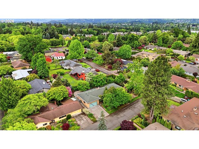 3332 Se COLT Dr, Portland, OR 97202