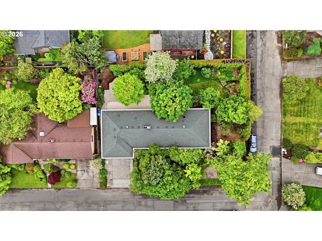 3332 Se COLT Dr, Portland, OR 97202