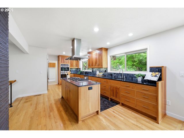 3332 Se COLT Dr, Portland, OR 97202