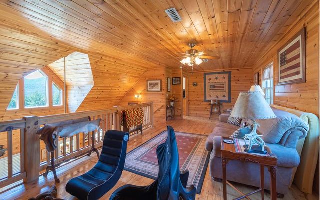 139 Gladys Lane, Young Harris, GA 30582