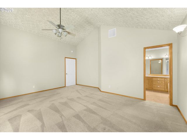 21804 Se SHADE TREE Ln, Sandy, OR 97055