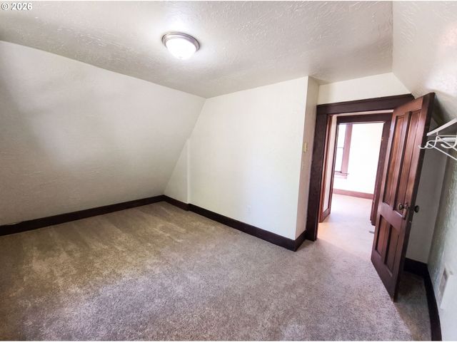 1011 ALMADEN St, Eugene, OR 97402