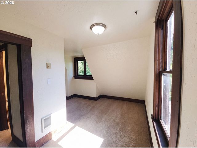 1011 ALMADEN St, Eugene, OR 97402