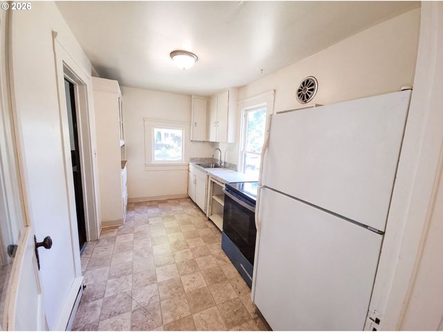 1011 ALMADEN St, Eugene, OR 97402