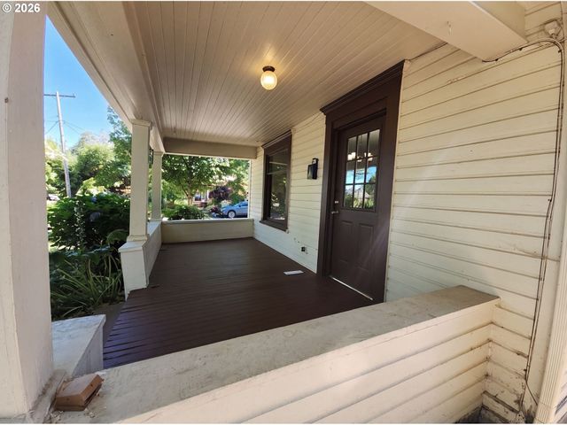 1011 ALMADEN St, Eugene, OR 97402