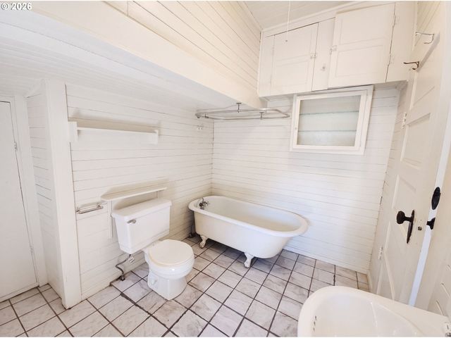 1011 ALMADEN St, Eugene, OR 97402