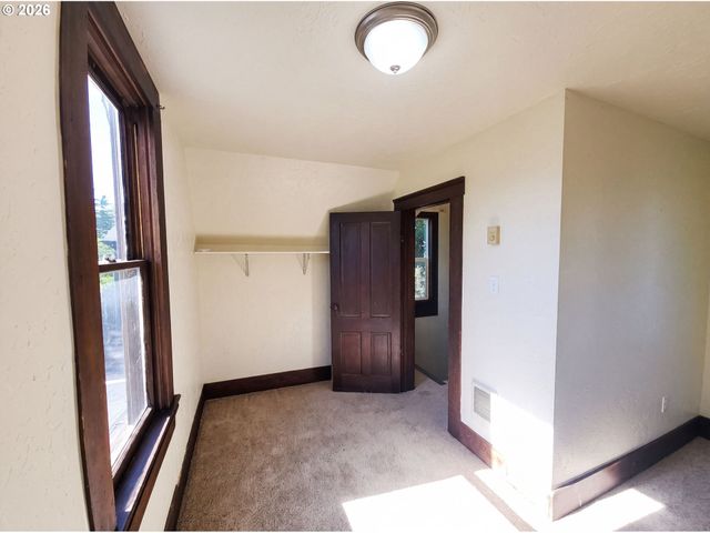 1011 ALMADEN St, Eugene, OR 97402